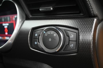 https://dvg-vehicle-assets.s3.amazonaws.com/U19790/5q0x6ow9kwb561n6xunapki6v.jpg
