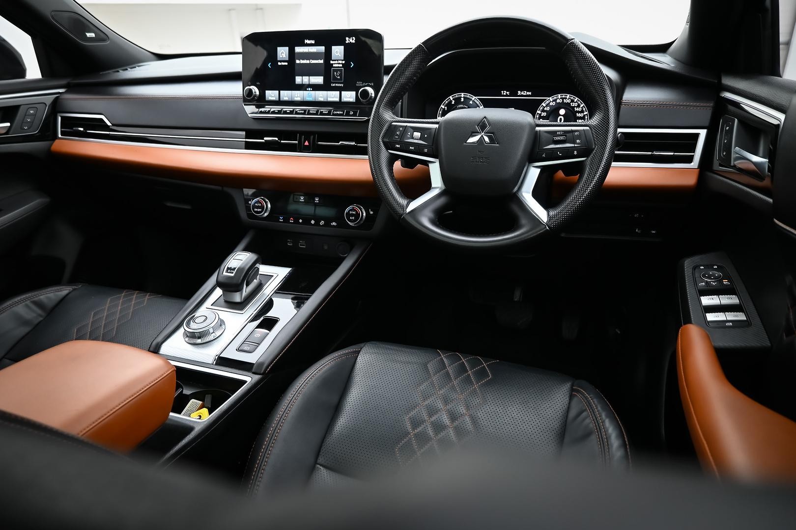 Mitsubishi Outlander image 4