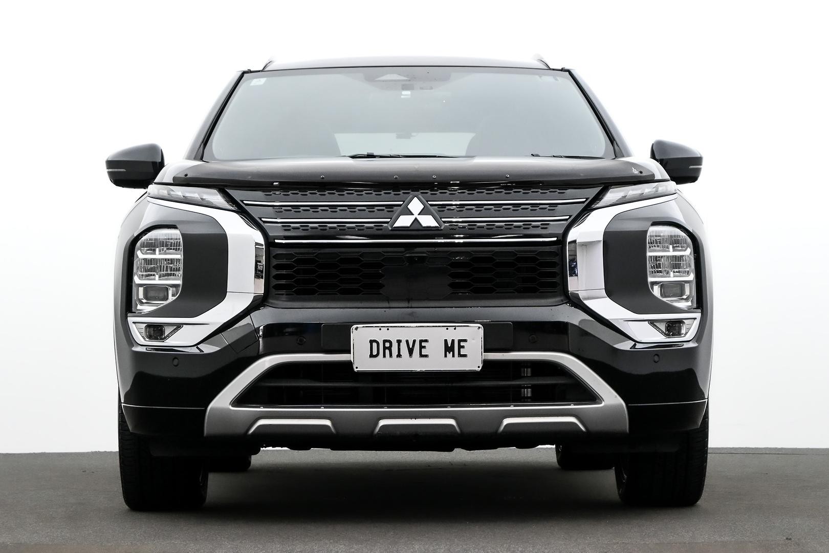 Mitsubishi Outlander image 2