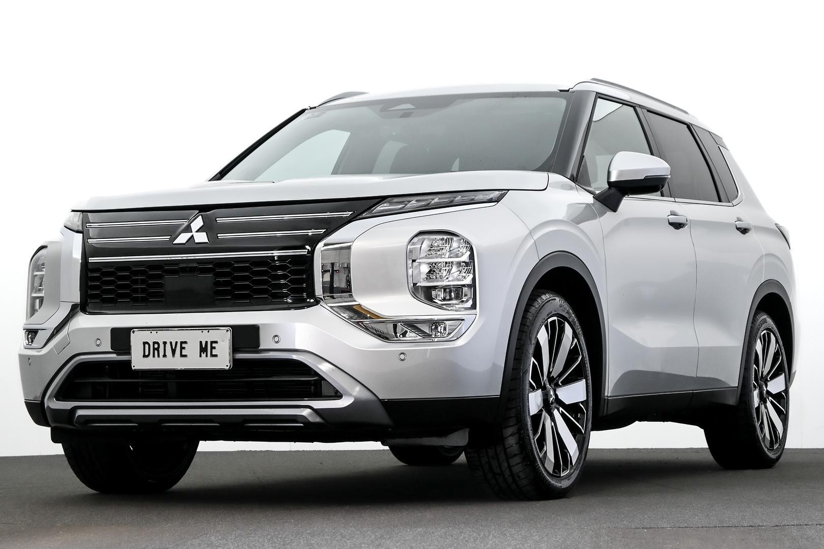 Mitsubishi Outlander image 1