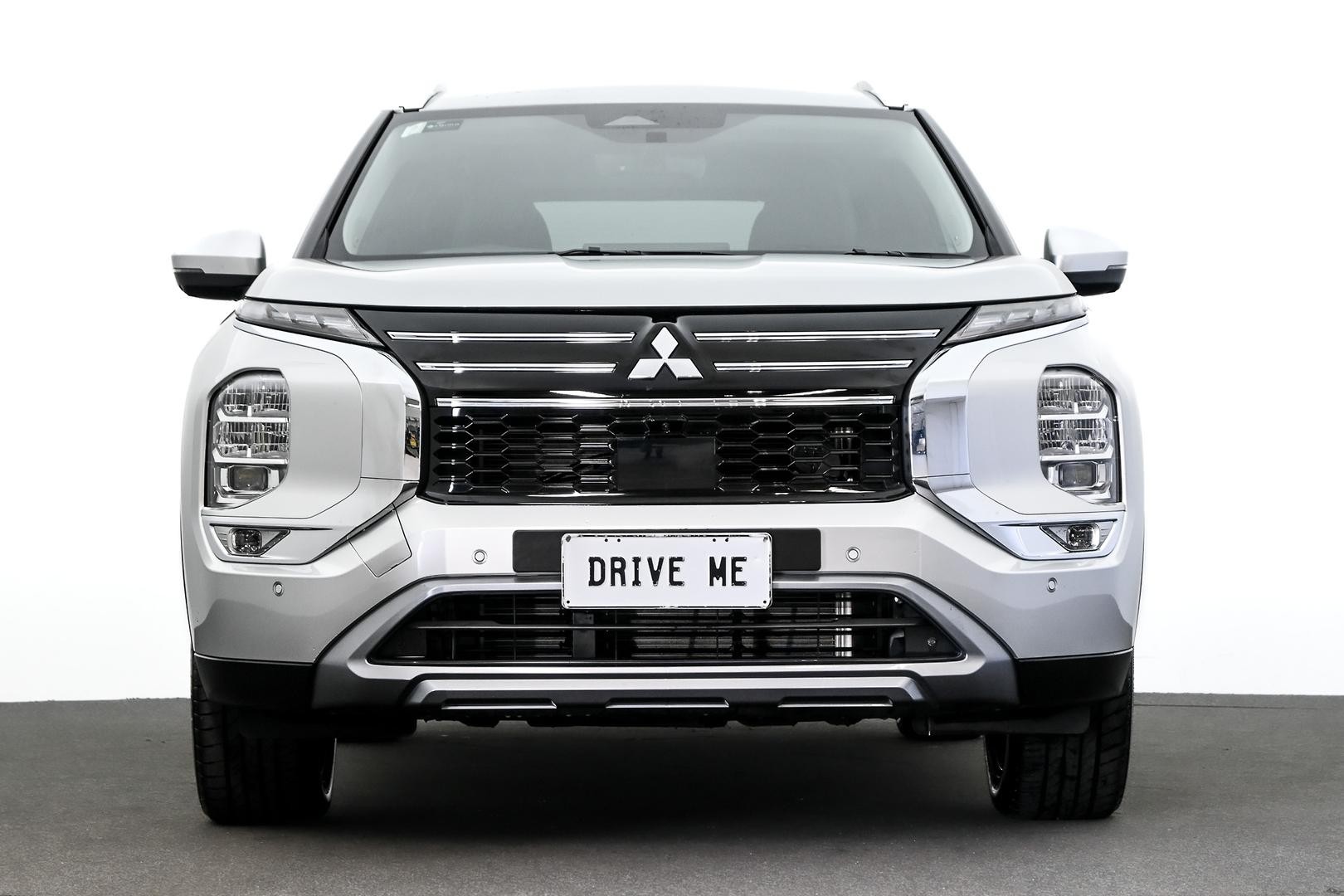 Mitsubishi Outlander image 2