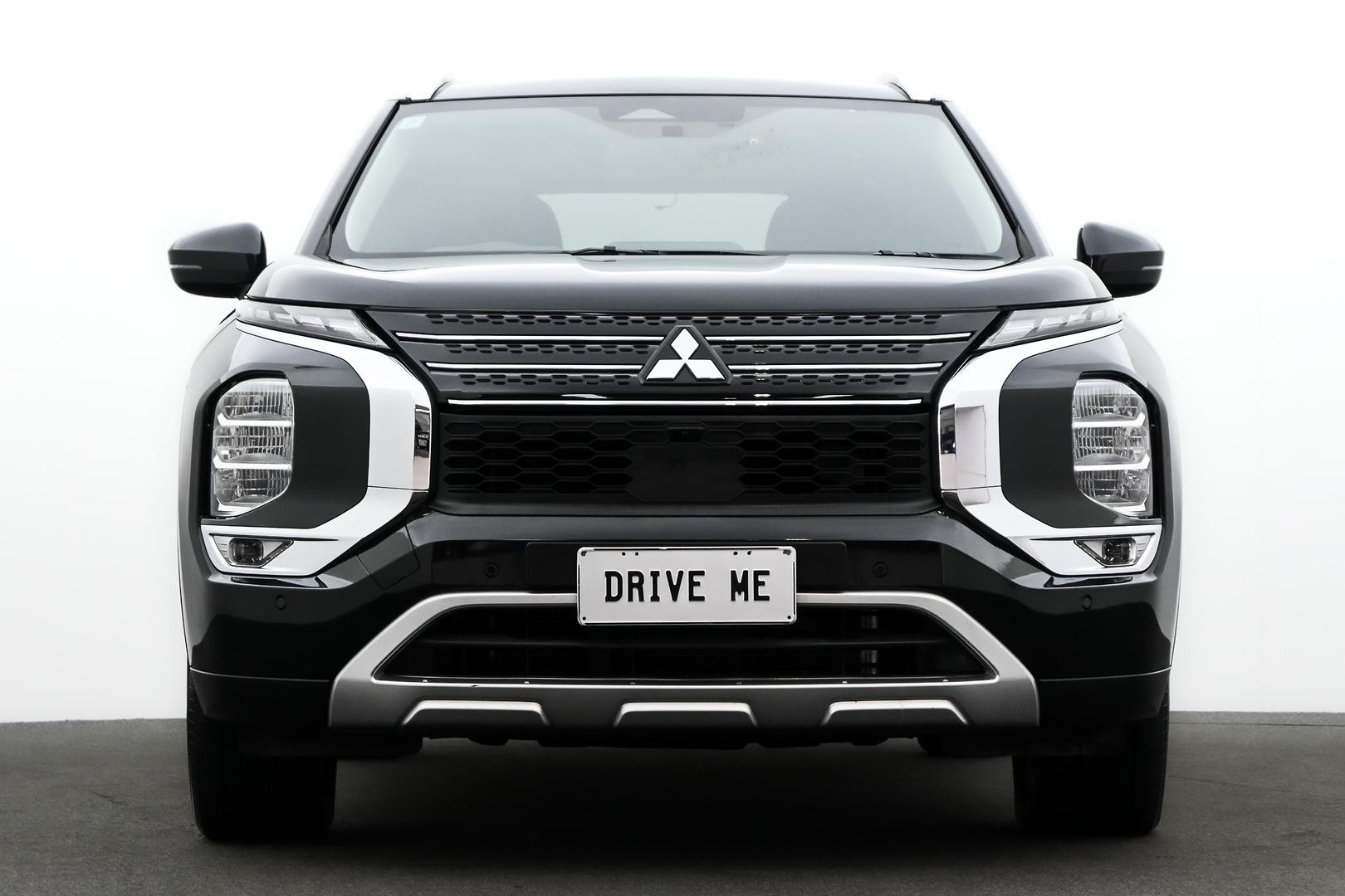 Mitsubishi Outlander image 2