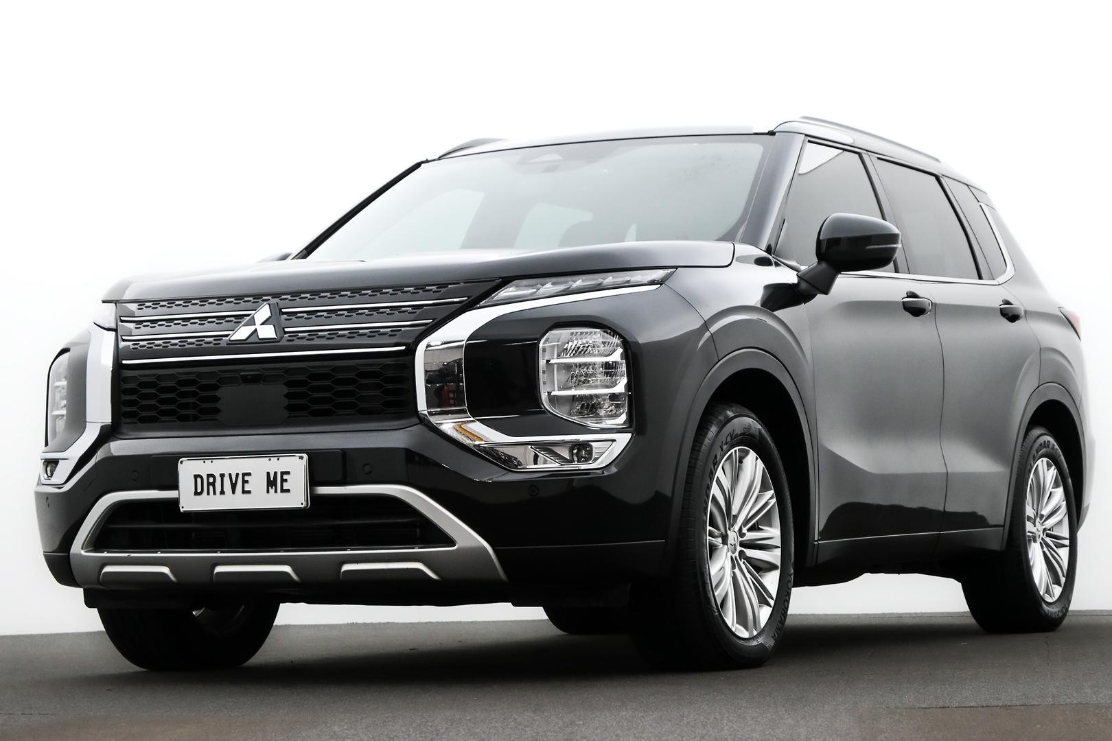 Mitsubishi Outlander image 1