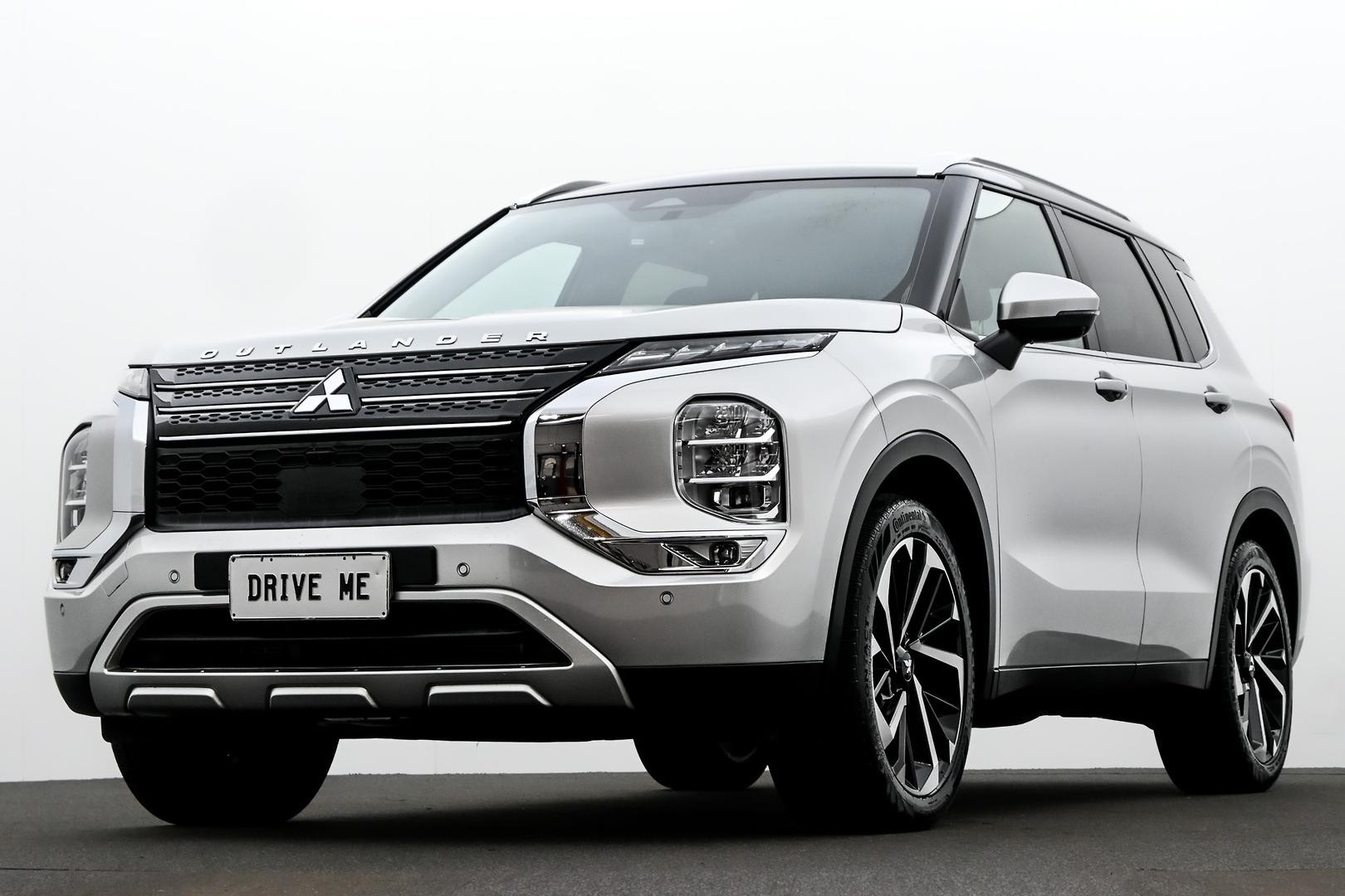 Mitsubishi Outlander image 1