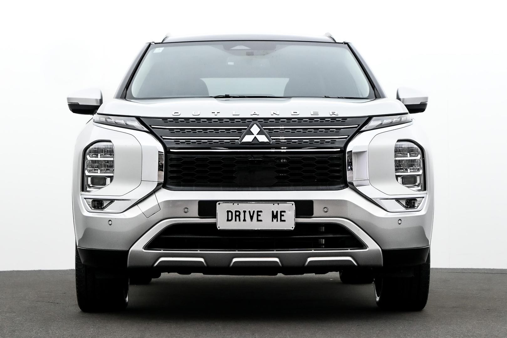 Mitsubishi Outlander image 2