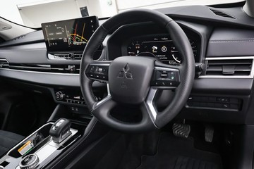 https://dvg-vehicle-assets.s3.amazonaws.com/U19858/avt2u6p2ji5uibppdodn6kl4s.jpg