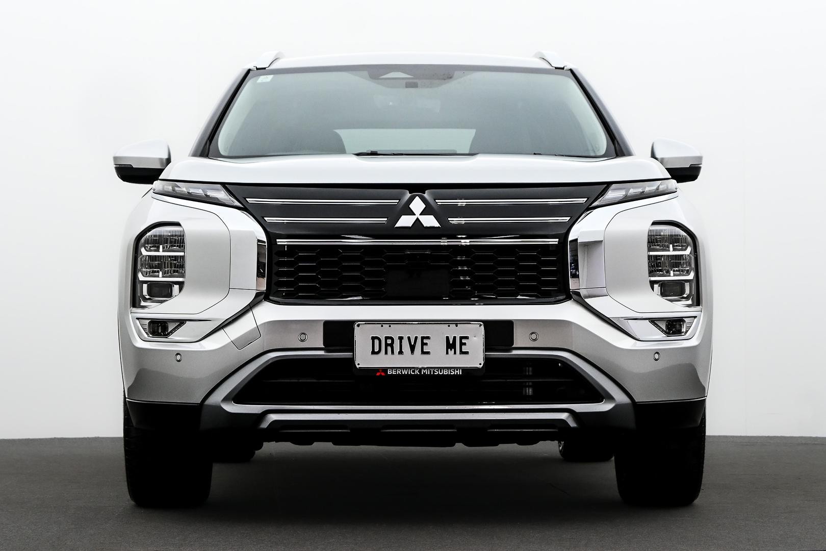 Mitsubishi Outlander image 2