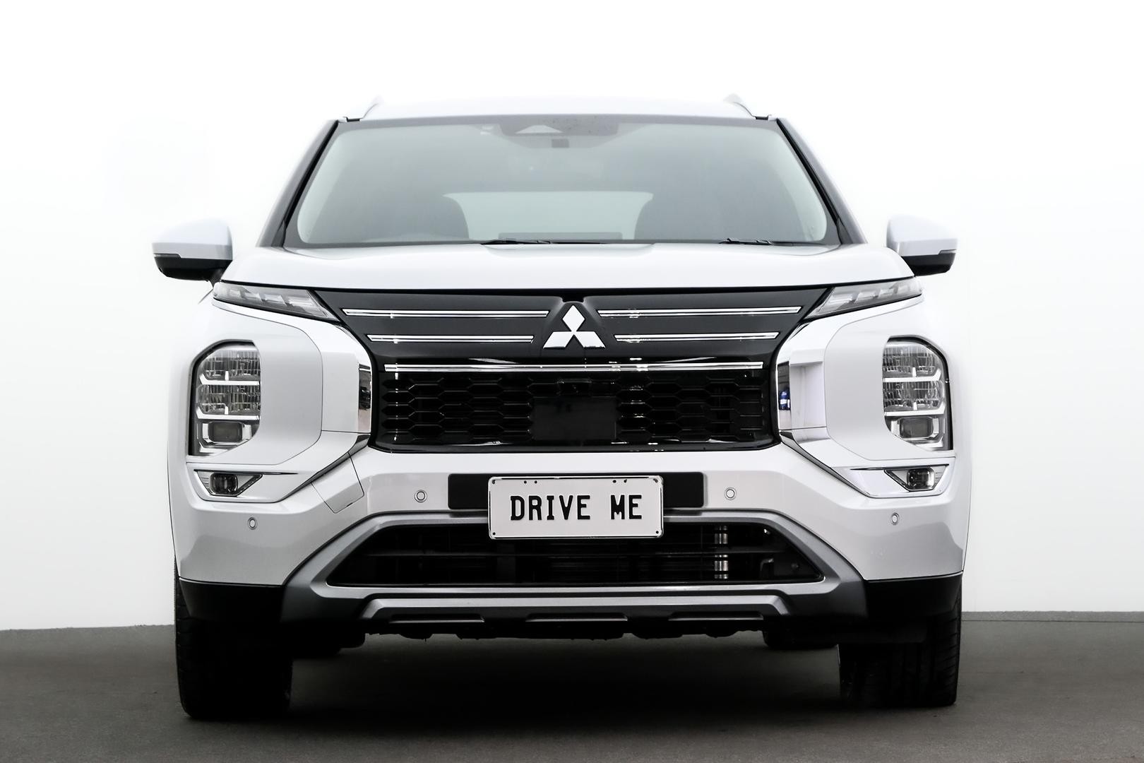 Mitsubishi Outlander image 2