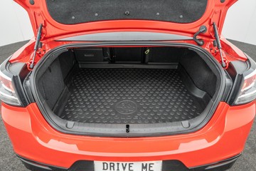 https://dvg-vehicle-assets.s3.amazonaws.com/U19877/1ptlqkaxvik1q9r490y7p7ngn.jpg