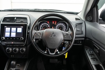 https://dvg-vehicle-assets.s3.amazonaws.com/U19900/1ogglriq04jwbp70gvvtigzsv.jpg