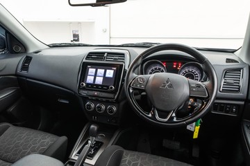 https://dvg-vehicle-assets.s3.amazonaws.com/U19900/4rruq33hq4yk58uadxz70353g.jpg