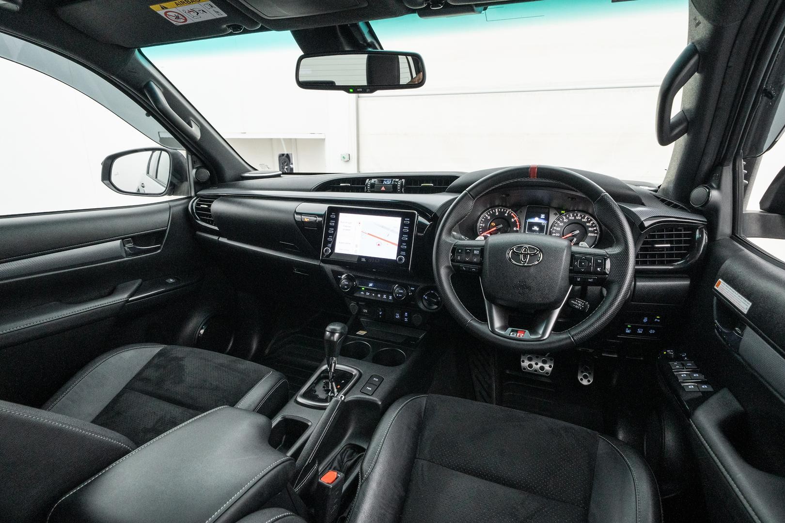 Toyota Hilux image 4