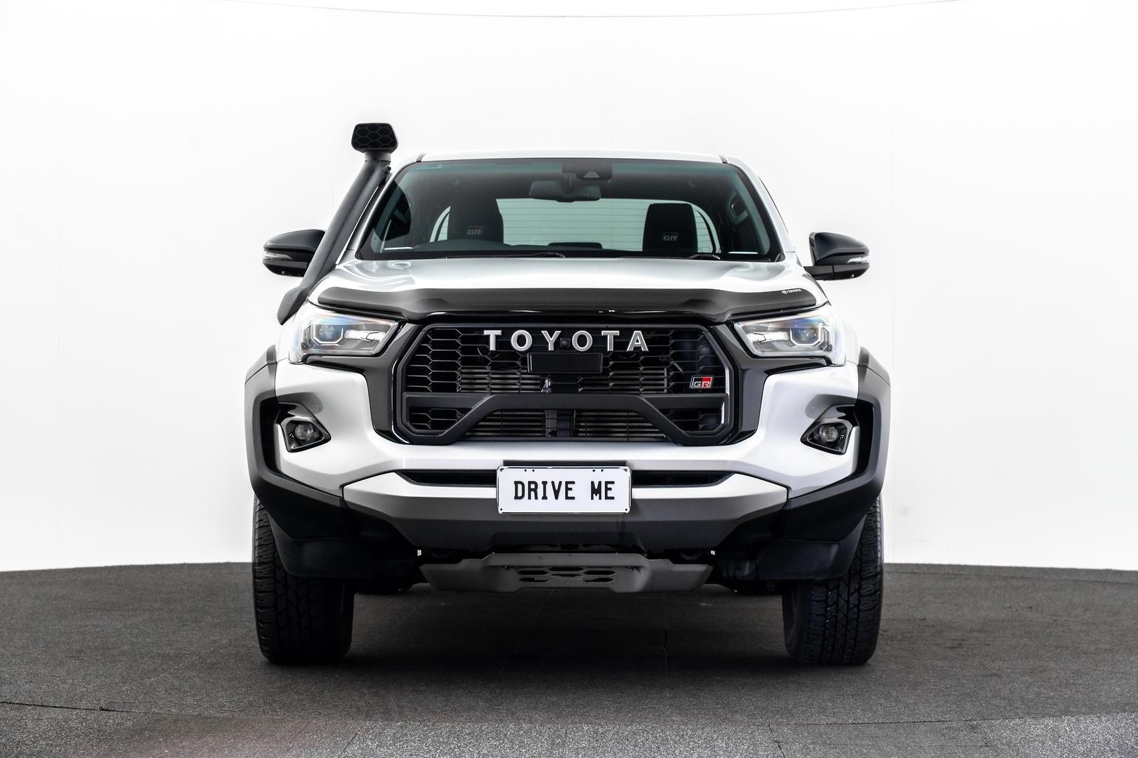 Toyota Hilux image 2