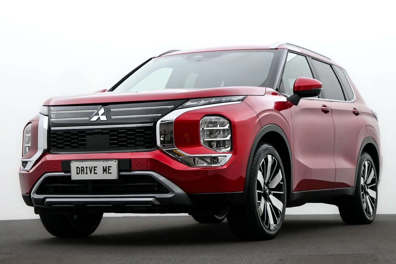 Mitsubishi Outlander image 1
