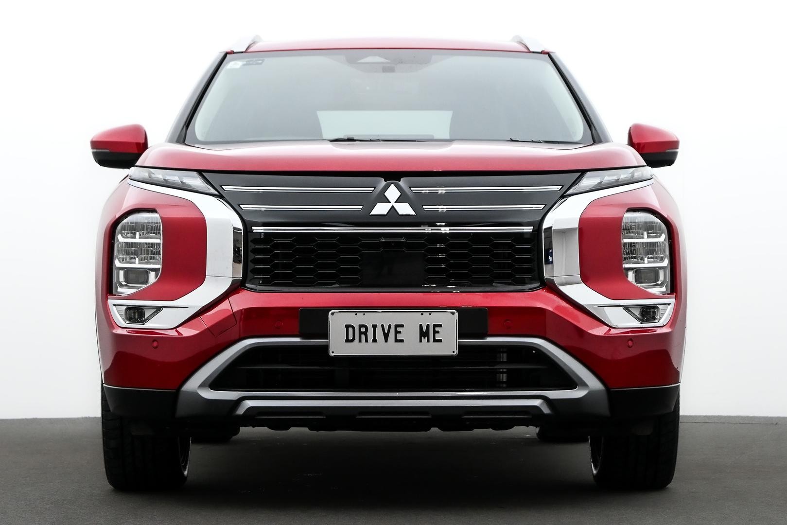 Mitsubishi Outlander image 2