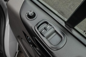 https://dvg-vehicle-assets.s3.amazonaws.com/U19961/8c6xihfdgv9c2ti7aff0ak9lw.jpg