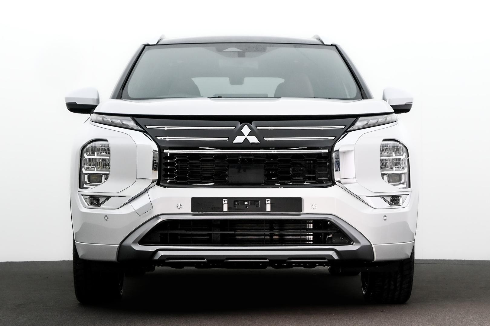 Mitsubishi Outlander image 2