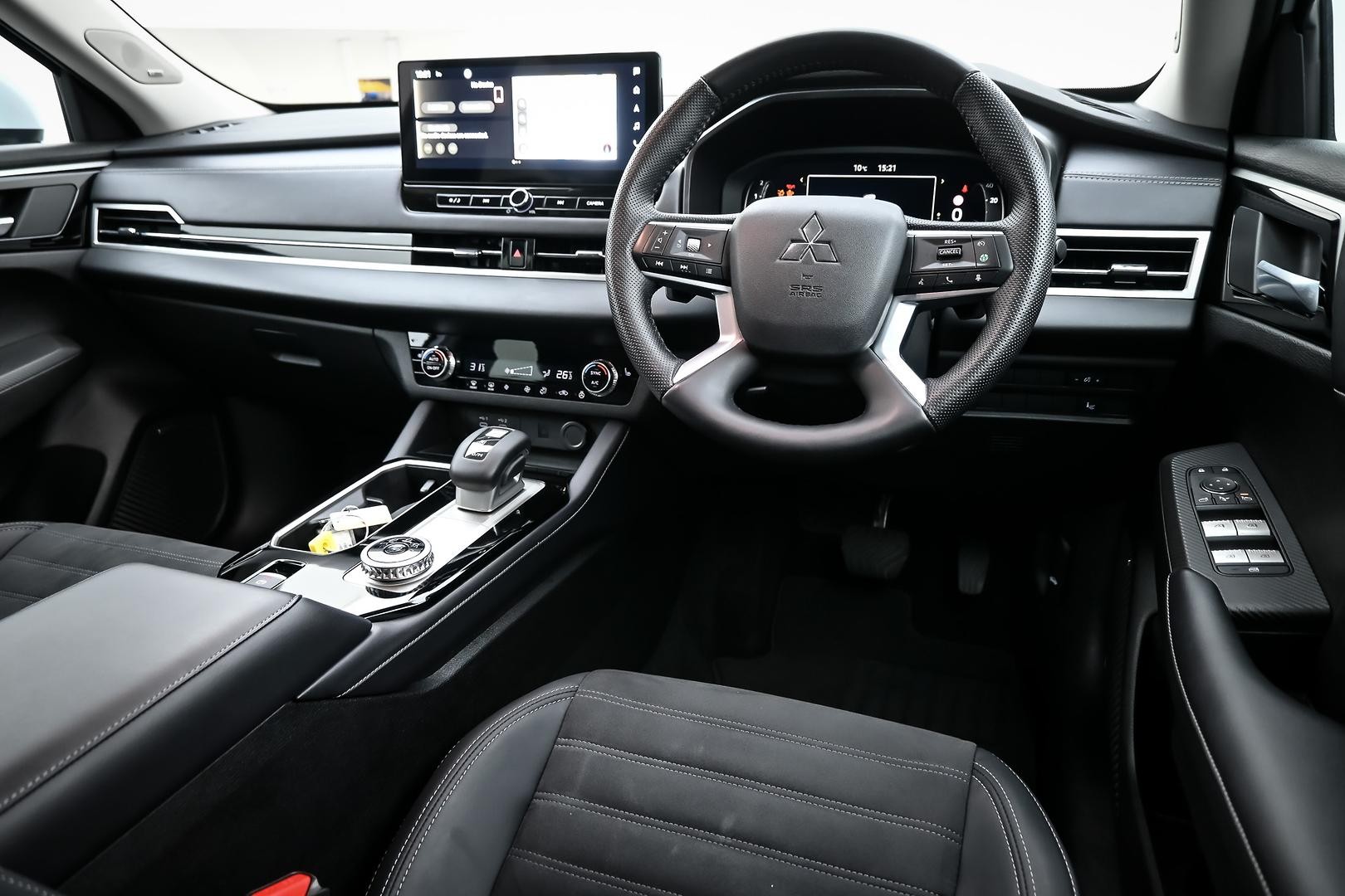 Mitsubishi Outlander image 4