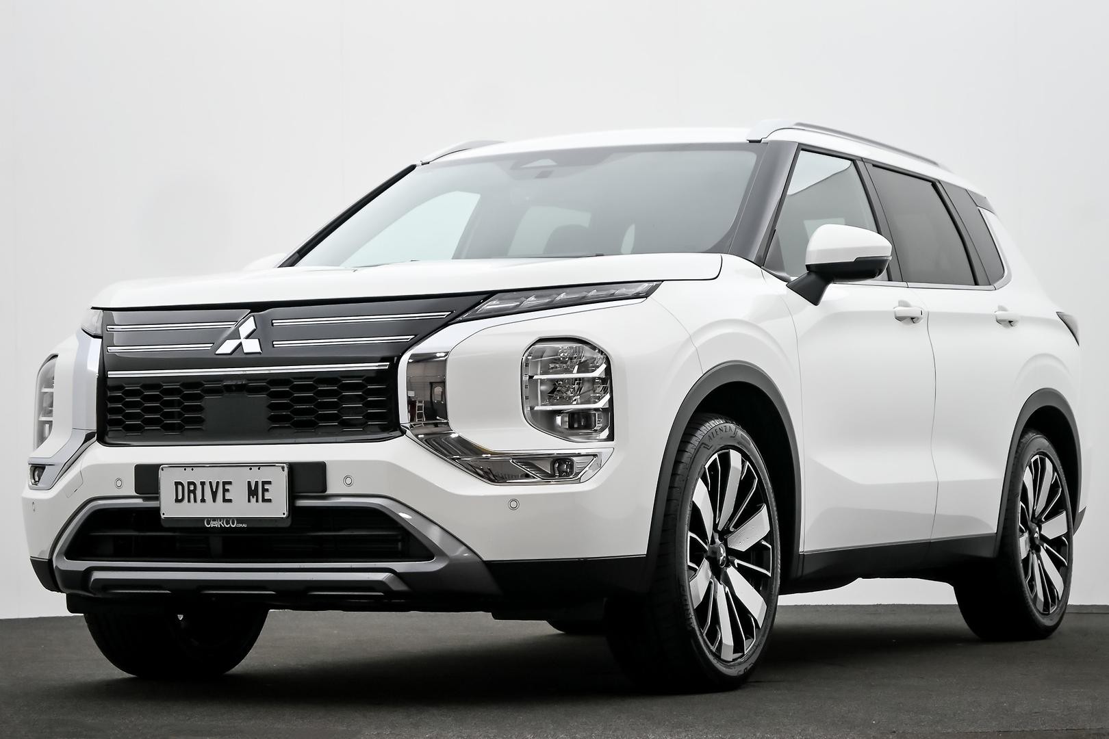 Mitsubishi Outlander image 1