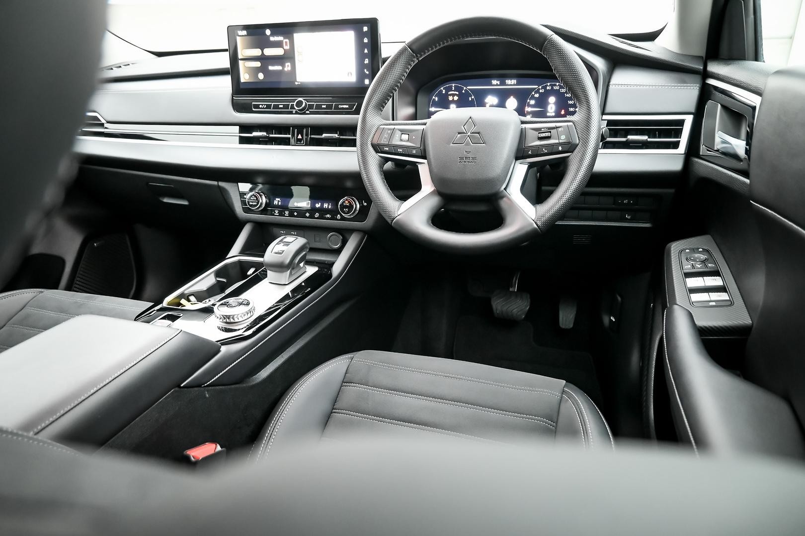 Mitsubishi Outlander image 4
