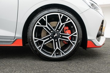 https://dvg-vehicle-assets.s3.amazonaws.com/U19985/8iplty6y8gmnu0xzst7jsf86p.jpg