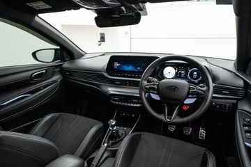 https://dvg-vehicle-assets.s3.amazonaws.com/U19985/adloi5fjb1lgczl095t32ey43.jpg