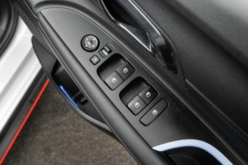 https://dvg-vehicle-assets.s3.amazonaws.com/U19985/ev93gs02oagdi5fhlryph0iaw.jpg