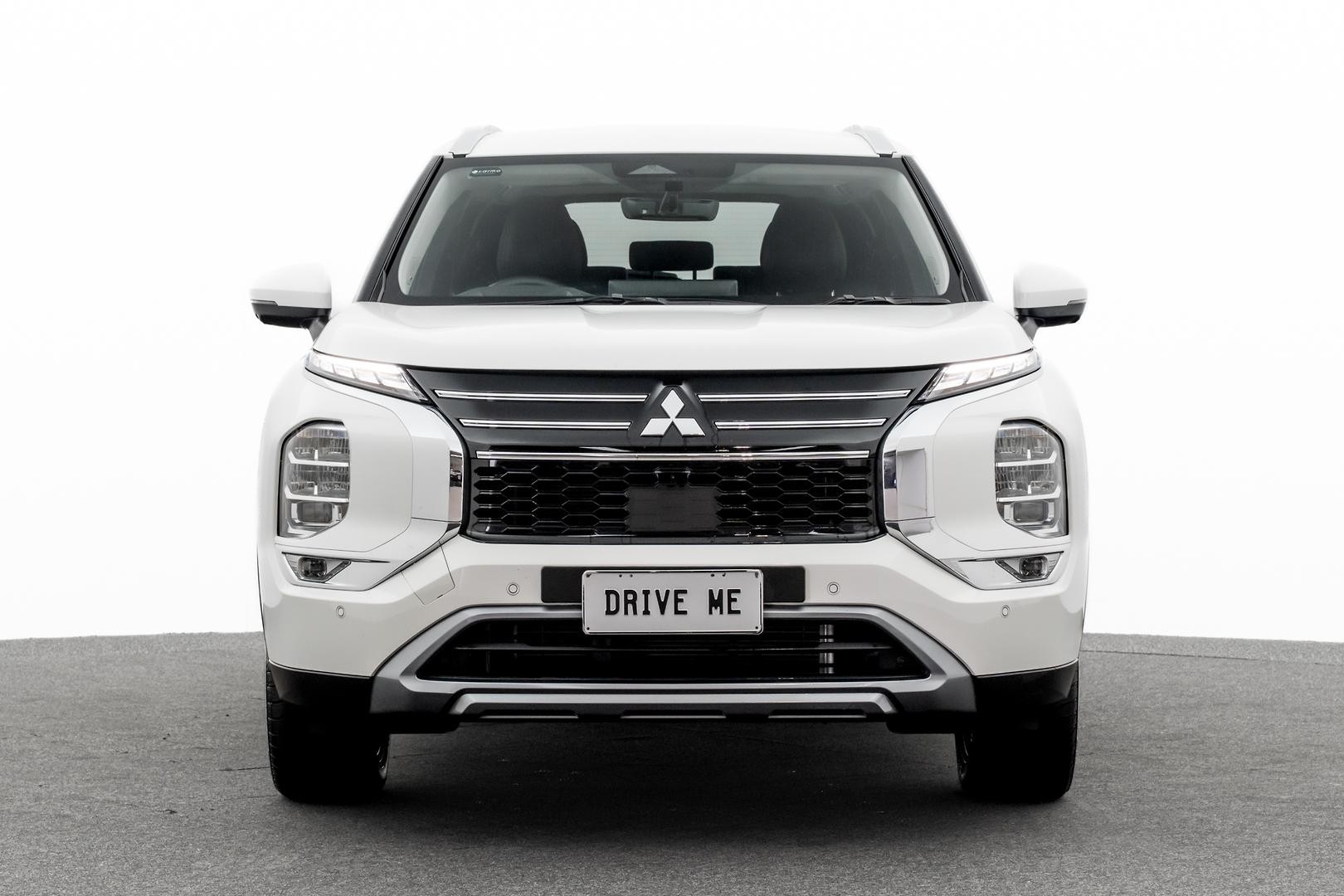 Mitsubishi Outlander image 2