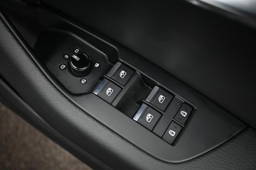 https://dvg-vehicle-assets.s3.amazonaws.com/U19994/7j38p7la80uon8eajik7ijncf.jpg
