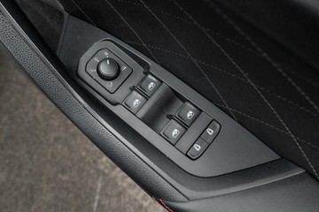 https://dvg-vehicle-assets.s3.amazonaws.com/U20003/9s6t1nsnxf5x1bbo4hspdmo46.jpg