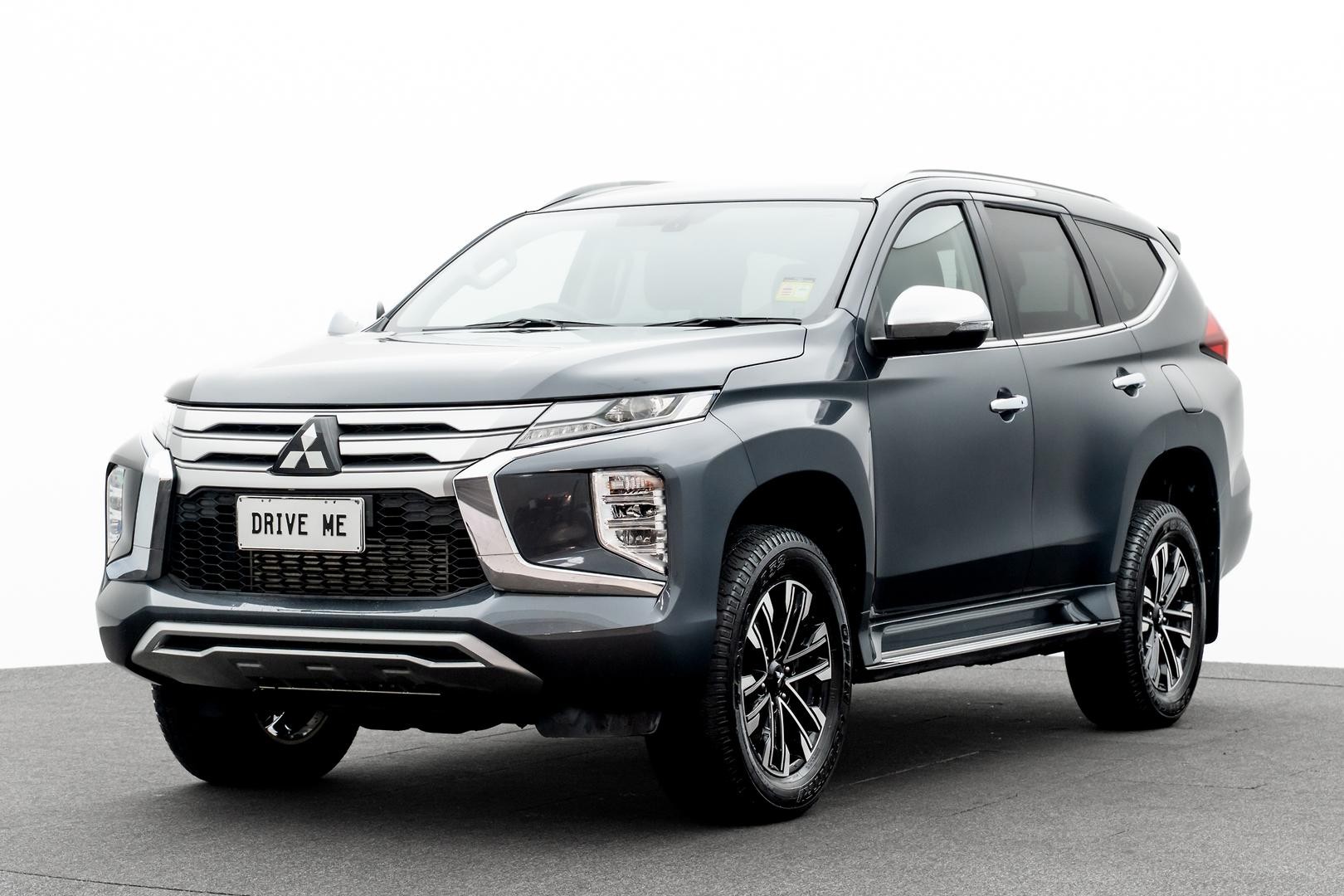 Mitsubishi Pajero Sport image 1