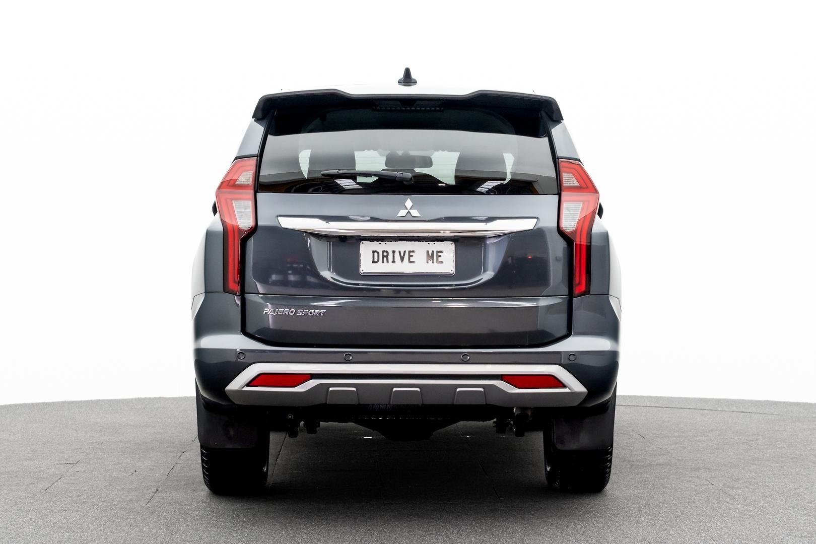 Mitsubishi Pajero Sport image 2