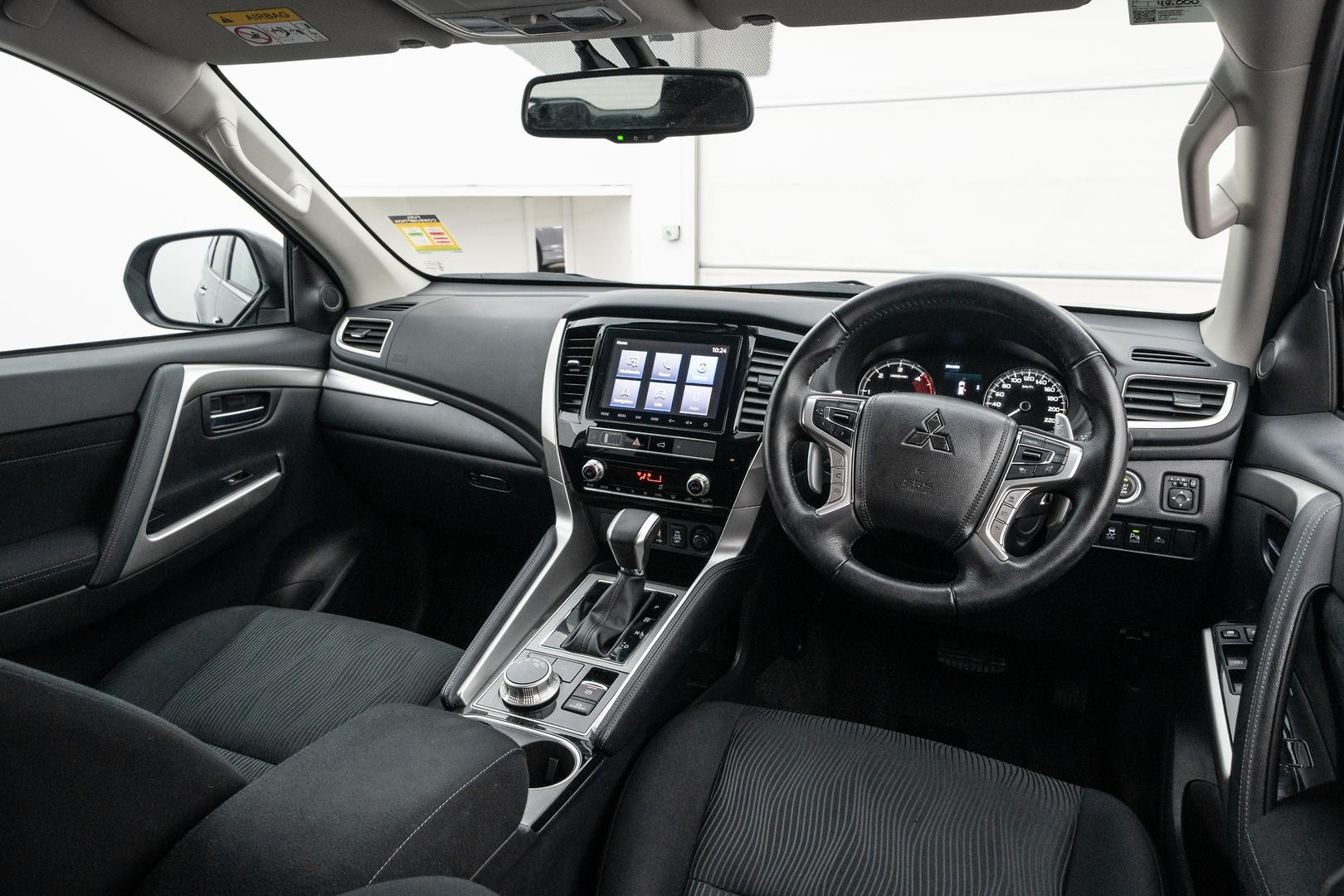 Mitsubishi Pajero Sport image 4