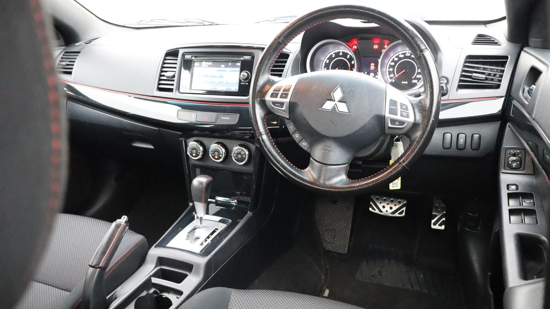 Mitsubishi Lancer image 4