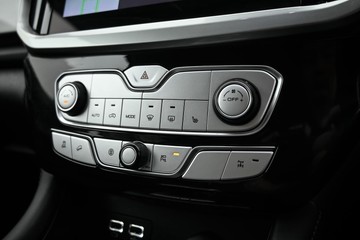 https://dvg-vehicle-assets.s3.amazonaws.com/U20021/227k5jz9e4qloihi2681nyeir.jpg
