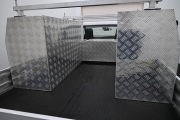 https://dvg-vehicle-assets.s3.amazonaws.com/U20029/e3j1h1mloesgm7esrv2w44n9i.jpg
