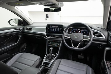 https://dvg-vehicle-assets.s3.amazonaws.com/U20031/63nxroe9xliwzcso942ol4axj.jpg