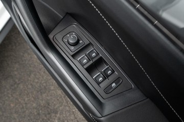 https://dvg-vehicle-assets.s3.amazonaws.com/U20031/ahys7w1ln88d91tv8w2z9o3g3.jpg