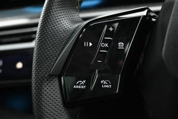 https://dvg-vehicle-assets.s3.amazonaws.com/U20033/k9s005u19y2lofvwpyd44p5f.jpg
