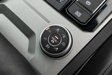 https://dvg-vehicle-assets.s3.amazonaws.com/U20040/2j9keufpv8edgrkrvkx5durfw.jpg
