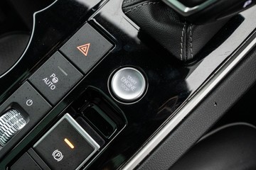 https://dvg-vehicle-assets.s3.amazonaws.com/U20040/9nrv8h5r5103yxw4t7vjclki1.jpg