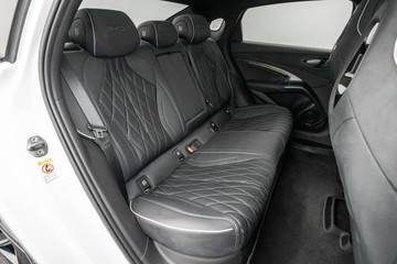 https://dvg-vehicle-assets.s3.amazonaws.com/U20092/ensq5w9dsy1b8cgqif68u5l2m.jpg