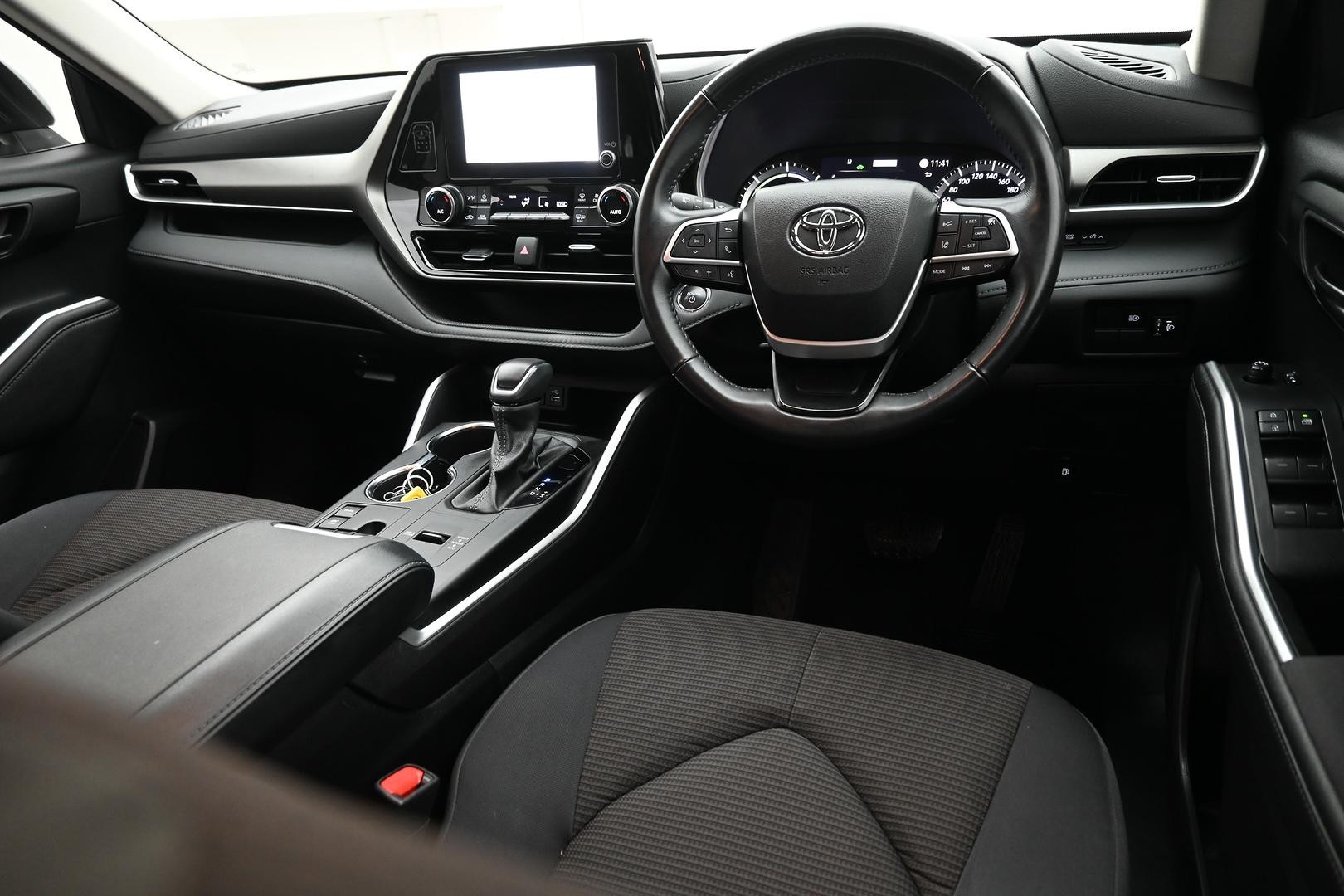 Toyota Kluger image 4