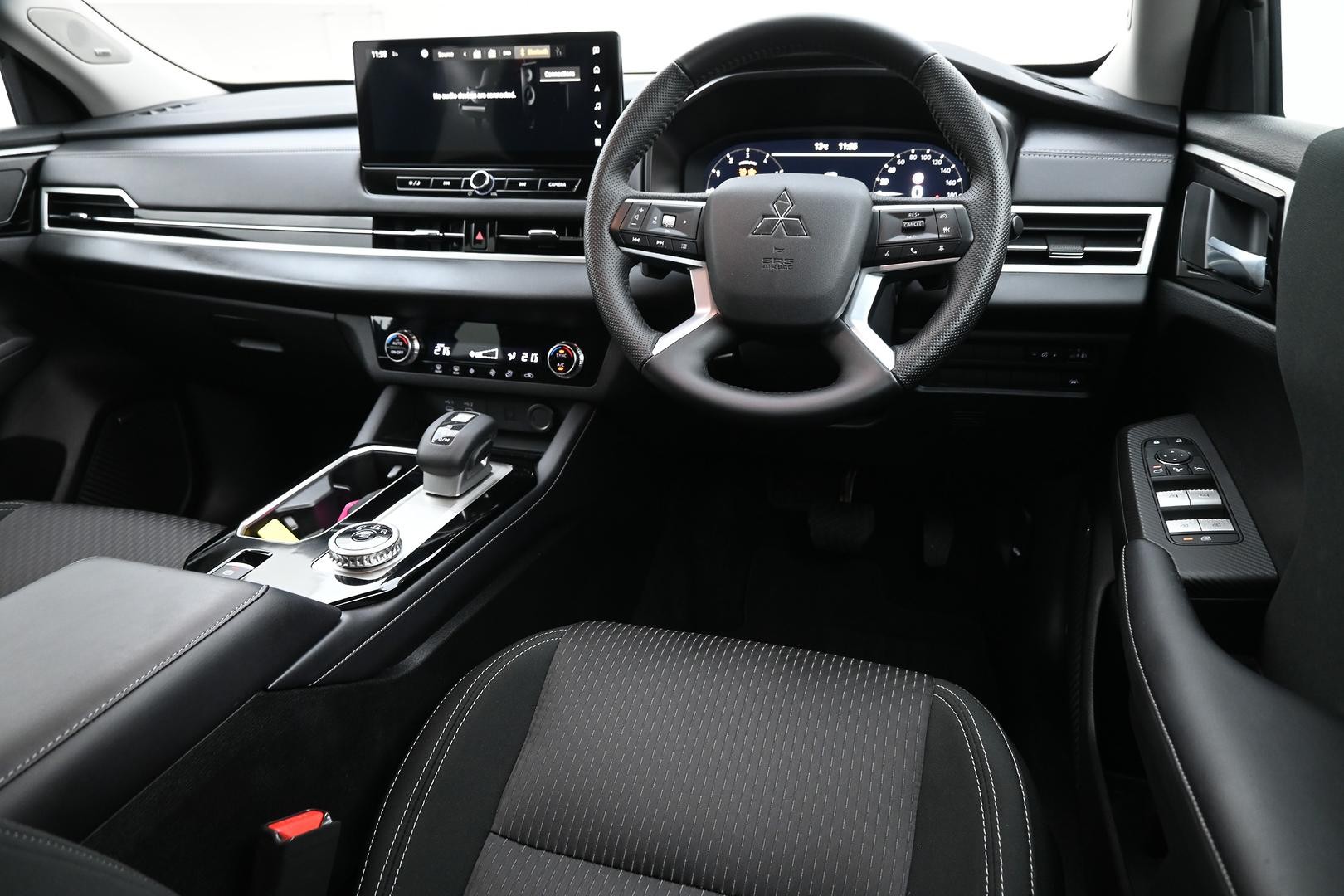 Mitsubishi Outlander image 4