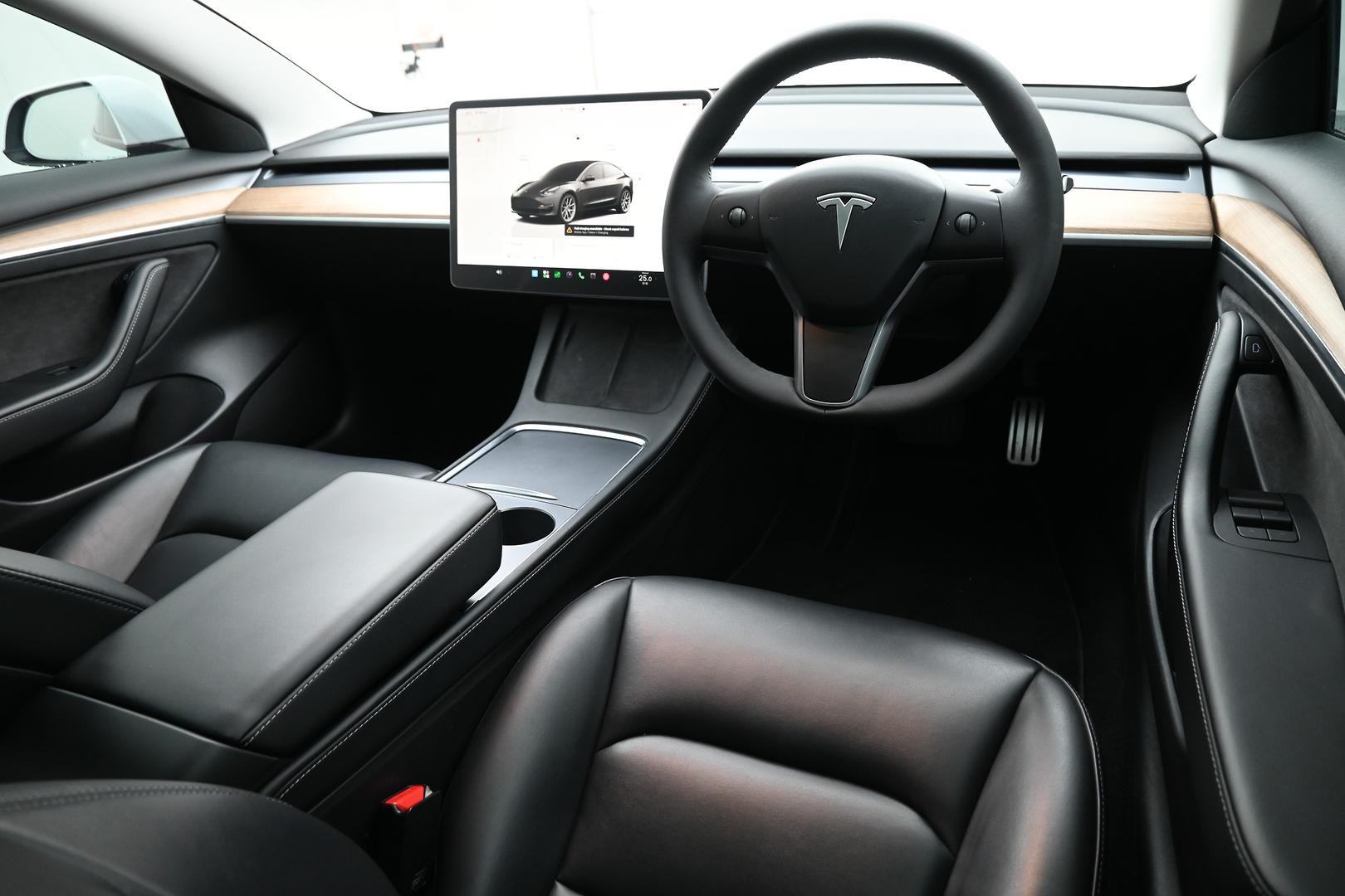 Tesla Model 3 image 4
