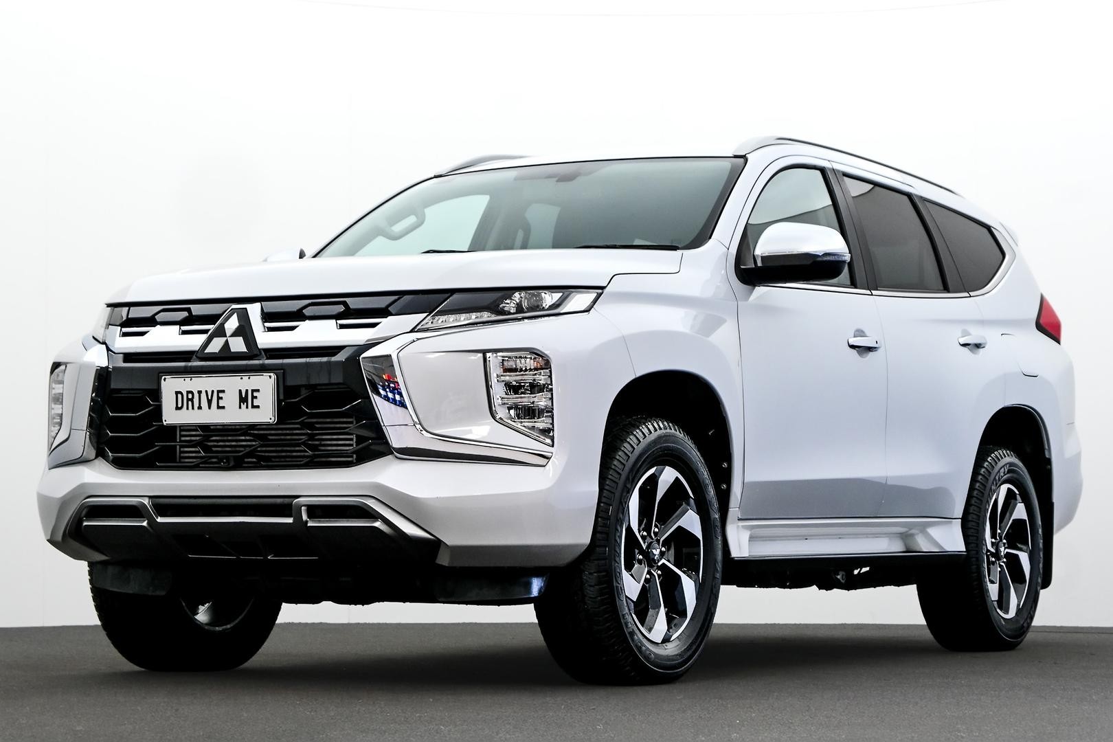 Mitsubishi Pajero Sport image 1