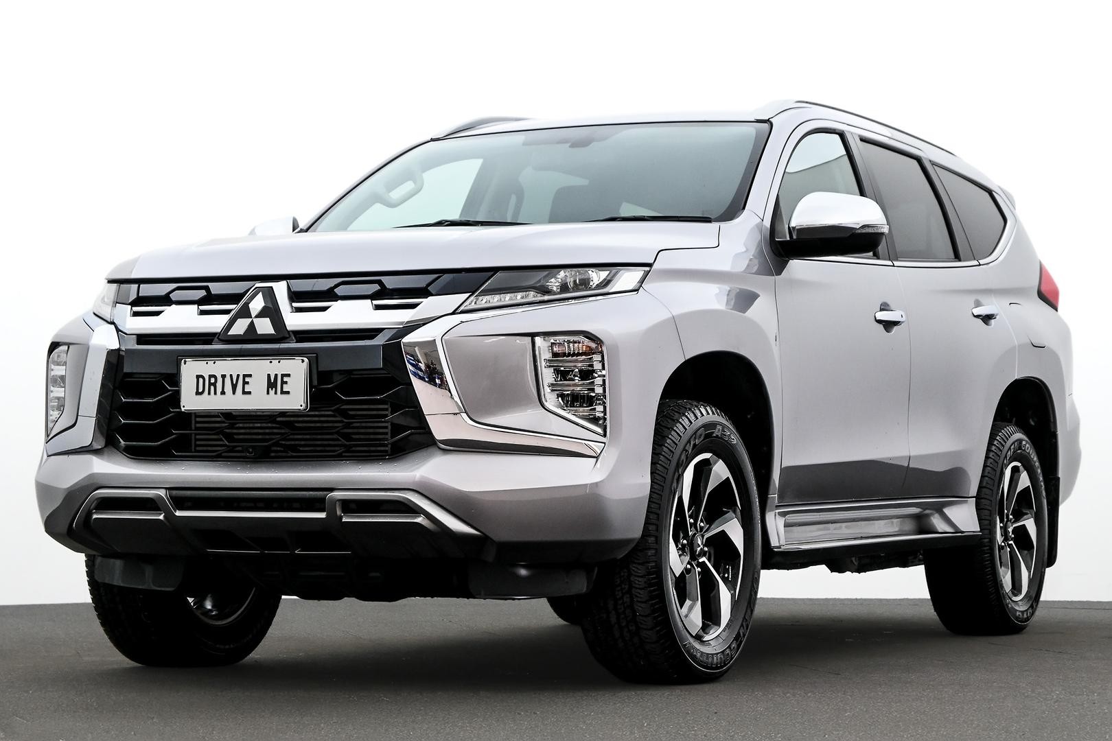 Mitsubishi Pajero Sport image 1
