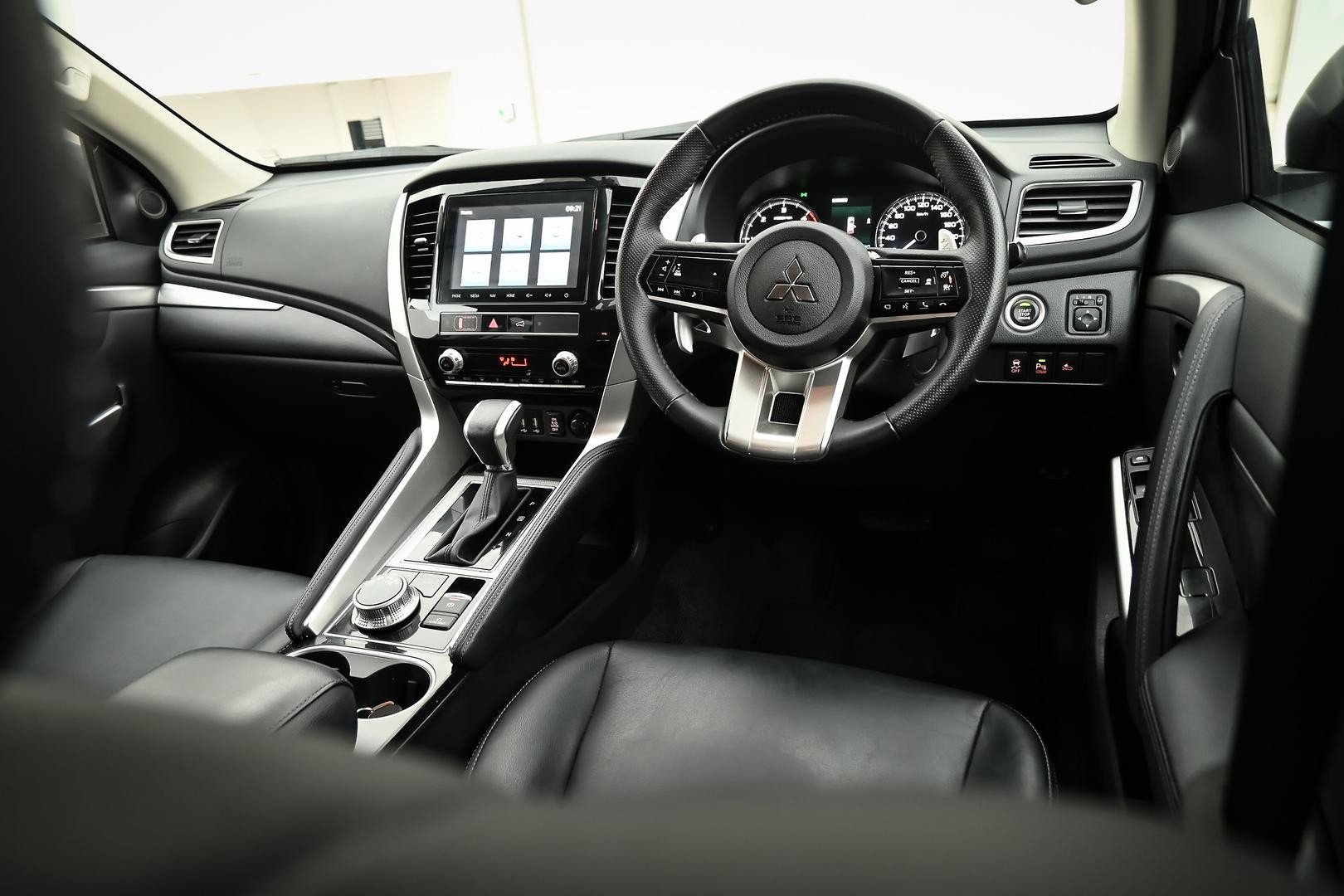 Mitsubishi Pajero Sport image 4