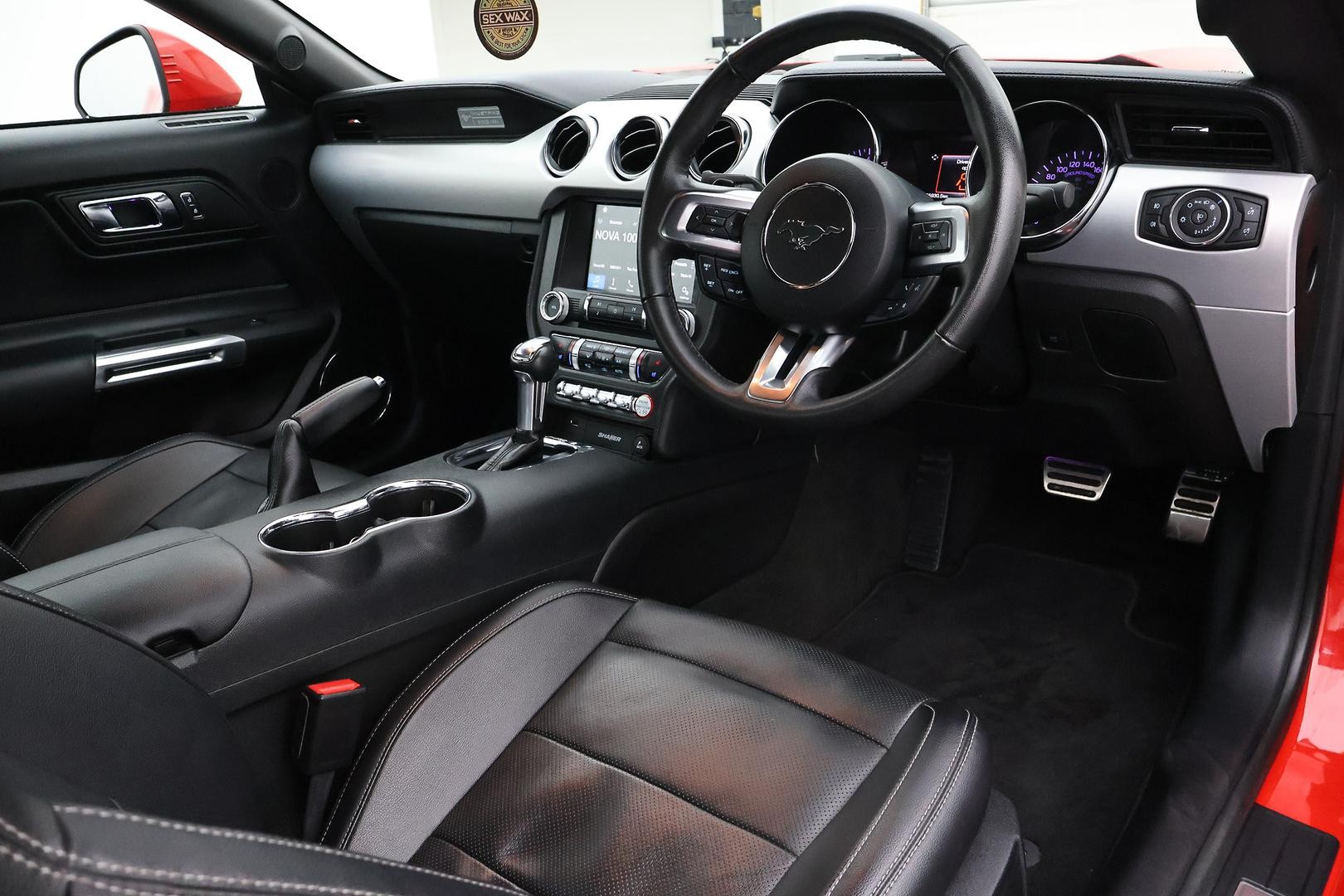 Ford Mustang image 4
