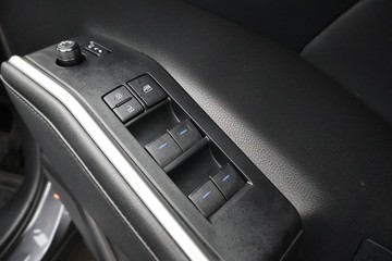 https://dvg-vehicle-assets.s3.amazonaws.com/U20180/a2j3eg6pfwqsq3zrv4o1uil32.jpg